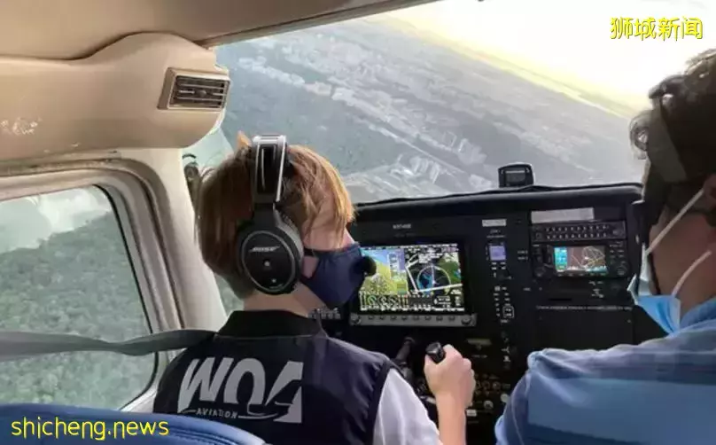 十岁男孩创下新加坡飞行俱乐部史上最年轻记录