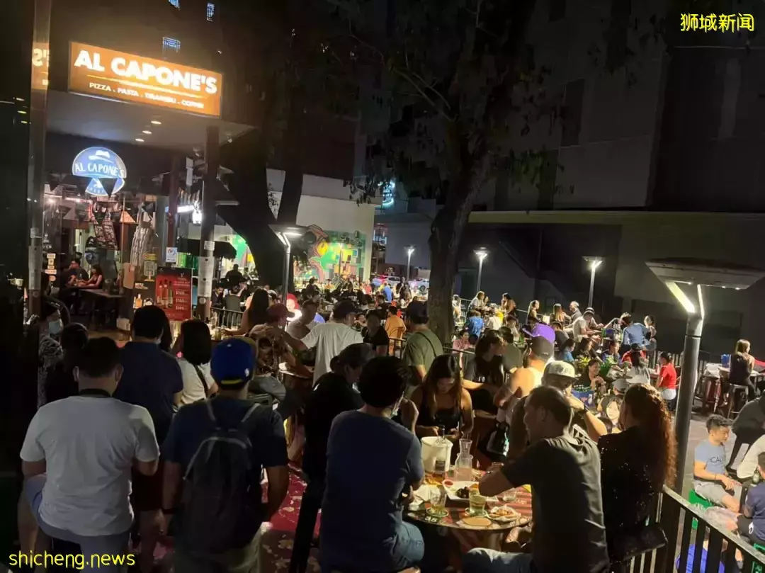 新加坡回到疫情前: KTV、商場、景點爆滿！周末28萬人湧去新山