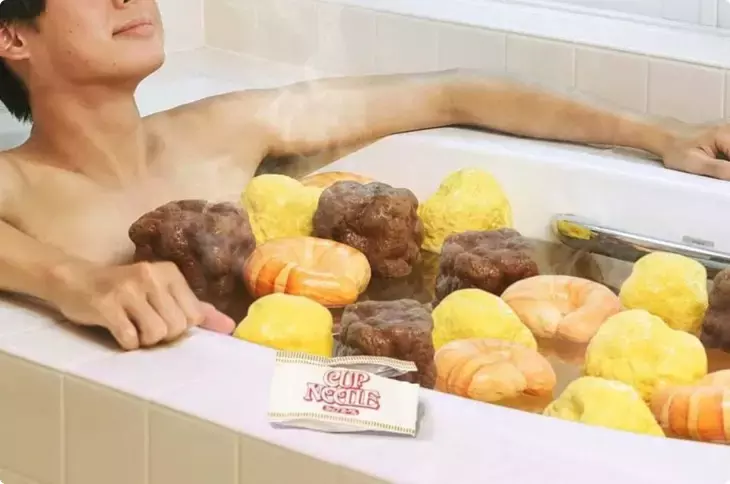 发明实在太强，原来真的有这款巨大日清杯面拖把