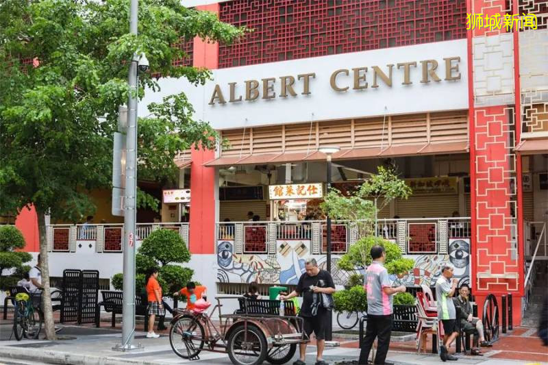 新加坡麦当劳又有确诊病例到访,30几个大妈大叔在牛车水跳广场舞