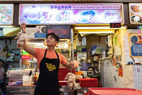 狮城鸡饭王子“抖音”爆红 拍搞笑视频 梦想当谐星