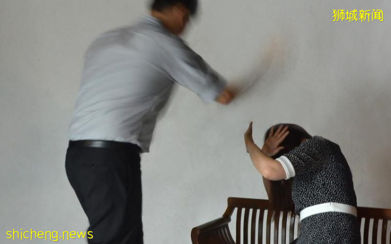 家暴男虐打妻两年 7岁继子也不放过