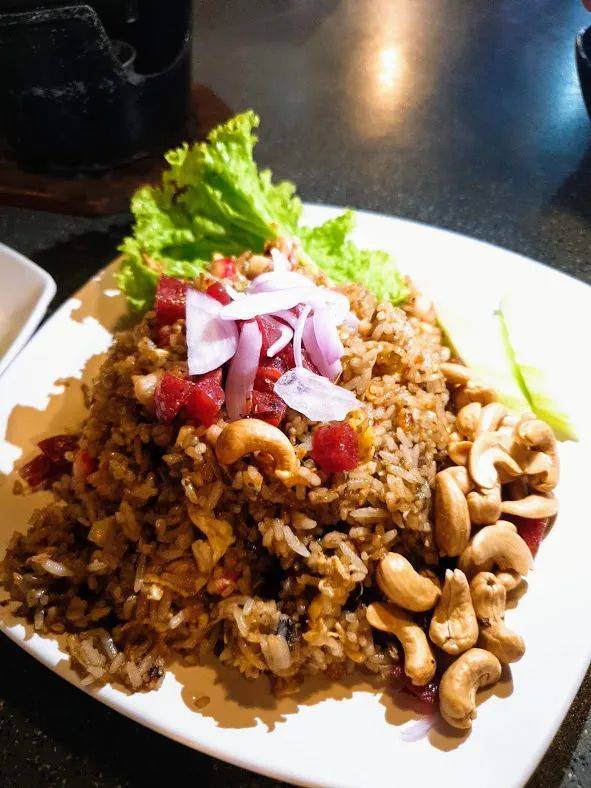 新加坡這家泰國餐館居然有100多種泰式料理@暹羅村!酸酸甜甜的口味嗨翻你的味蕾