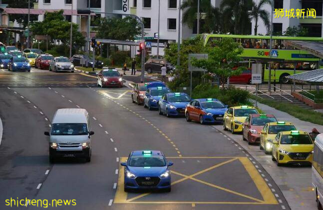 新加坡“解封”第一天，地鐵寶寶“嫌棄”目光走紅!