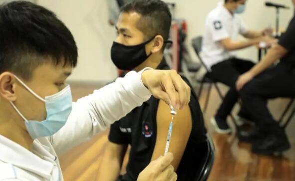 新加坡警方教你:四眼看透“疫苗骗局”