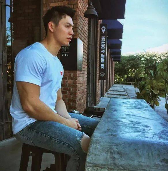 刷屏！史上最帥和尚火了！他到底是誰？新加坡10個最帥的男人表示不服