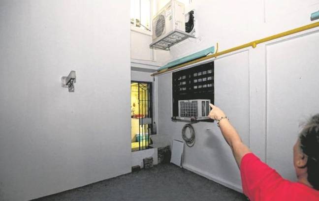 超过分！新加坡组屋区高楼住户竟往楼下扔粪便，住户纷纷举报