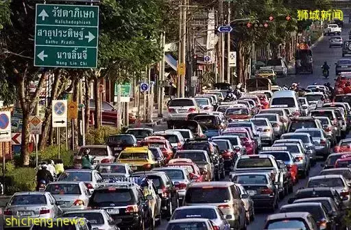 人口密度极高的新加坡，为什么却不拥堵