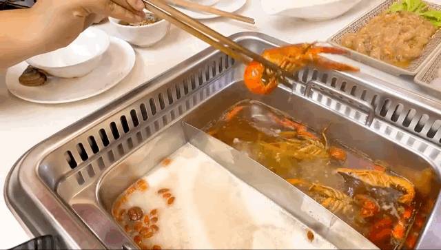 9.9新起吃網紅火鍋！小龍蝦湯底、花雕膠原湯，好喝到湯底都不剩