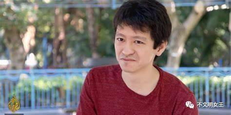 李玮玲: 强悍到手撕总理哥哥, 目睹父亲逝后椅子被移走, 却崩溃到哭