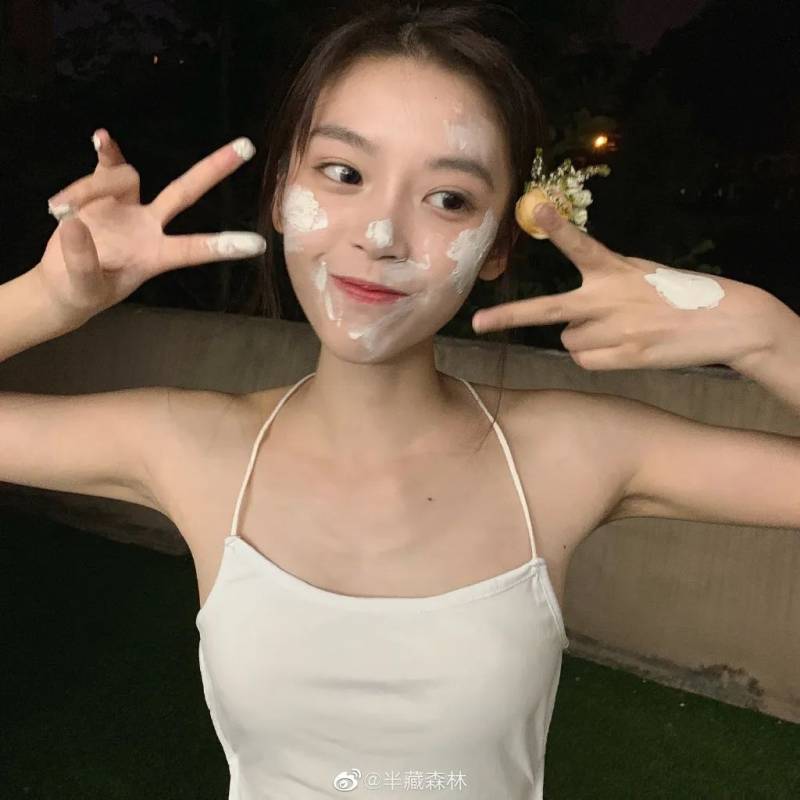 王思聪又上热搜了!点赞网红“不怪男人为她出轨”!网友:跟新加坡女伴真像