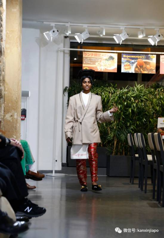 新加坡“食阁白毛巾”,居然亮相巴黎时装周,价格暴涨70倍