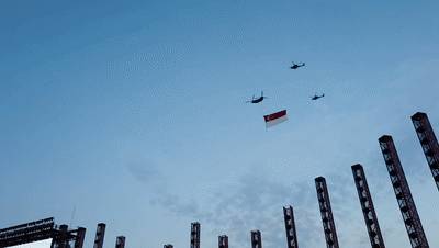 坦克、戰鬥機、傘兵出動!55年了,新加坡終于讓全世界感動哭泣