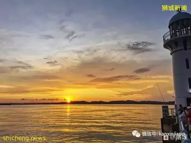 在新加坡看落霞云归，远眺柔佛海峡灯塔复明