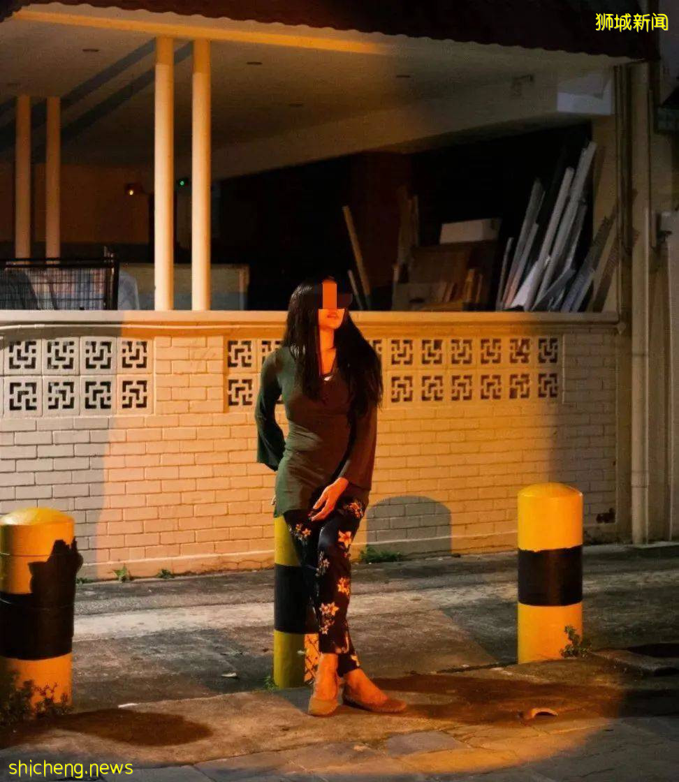 新加坡警察突袭7间按摩店,店内装潢曝光!两妇女因卖淫被捕