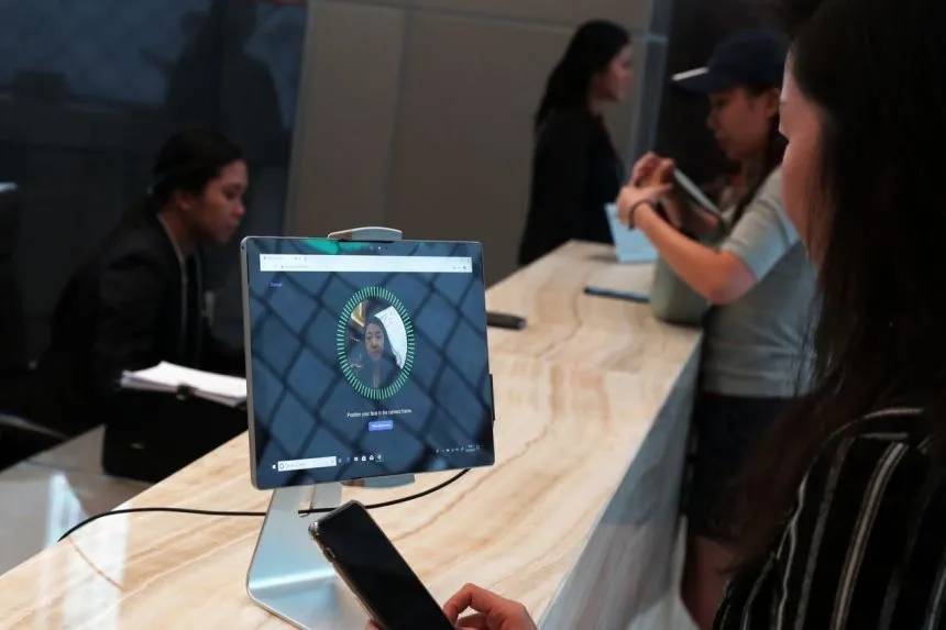 “新加坡電子身份證”功能超強大，陪讀媽媽、LTVP、女傭都能注冊啦