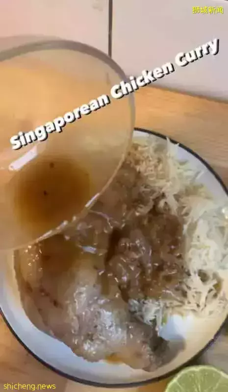 台记者教煮“新加坡式咖喱鸡” 狮城美食家难接受