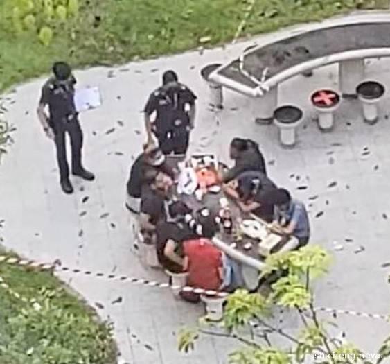 七名青年搞事情！疫情期间凌晨组屋下面聚餐喝酒