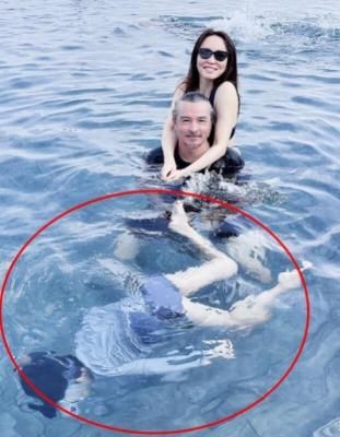 铭顺文芳泳池放闪 儿子吃醋乱入