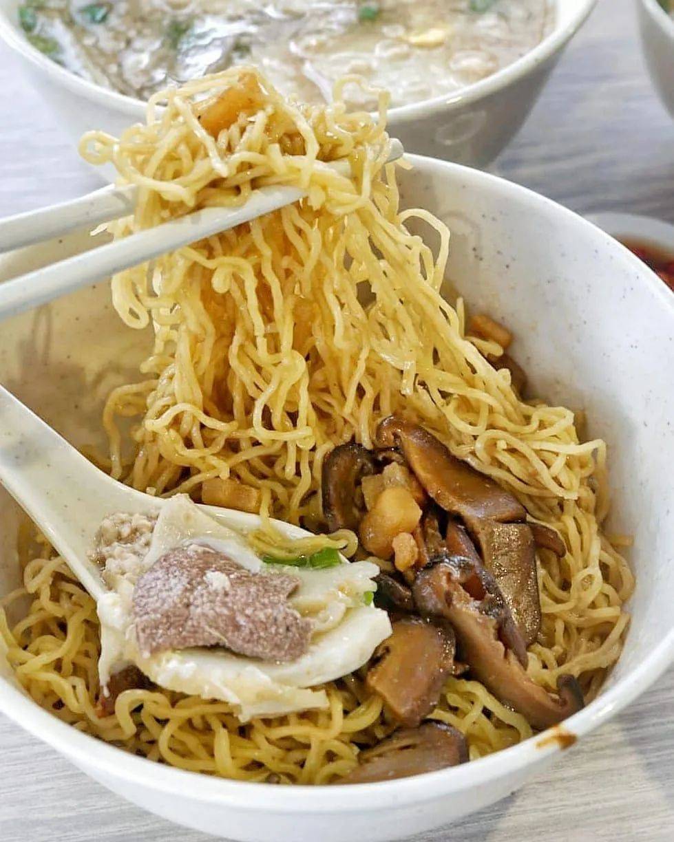 面食系列 最平價的新加坡米其林級別小販食物,肉脞面來一碗不