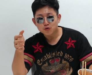 實拍!疫情期間自虐!在新加坡挑戰全球第一辣的泡面!