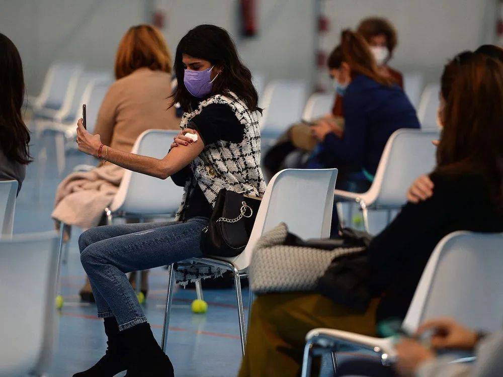 5800人打疫苗后仍感染！辉瑞总裁曝：或需第三剂疫苗，每年接种