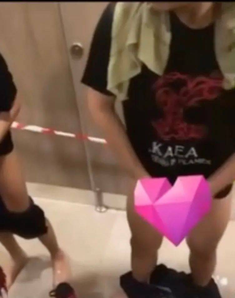 理工學院男廁所驚現霸淩！受害者被尿了一身，卻出來爲施暴者洗白