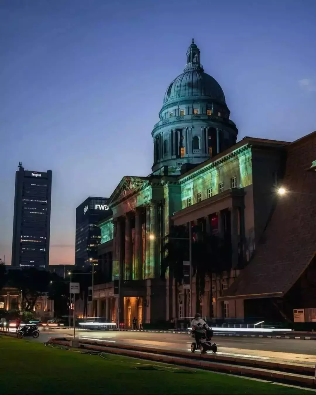 好夢幻!新加坡每年僅一次的璀璨燈光秀亮燈