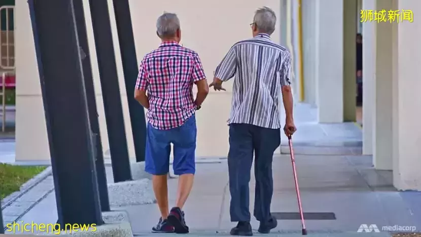 这位新加坡老人,住政府廉租房,却坐拥100万新币存款