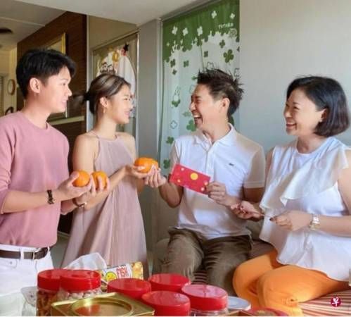 陳之財家規嚴厲 兒女大年初一 向長輩跪拜說吉祥話