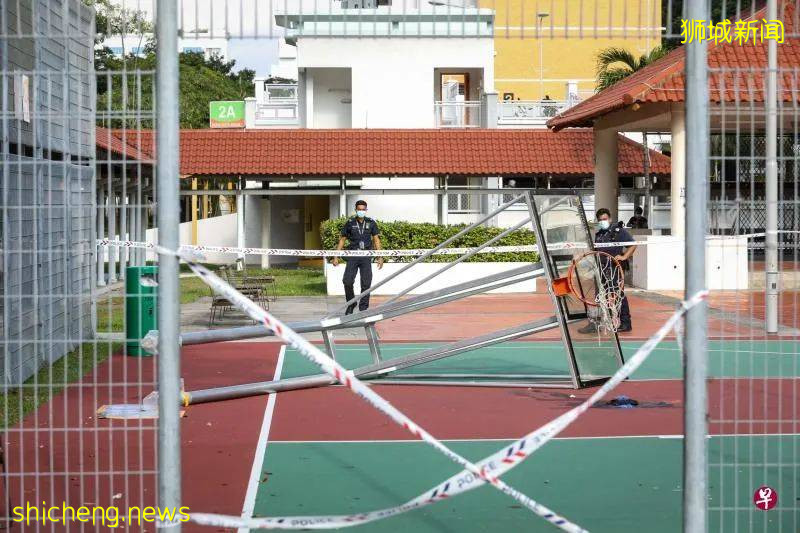 疑灌篮出事 逾3米高篮球架 砸死17岁少年