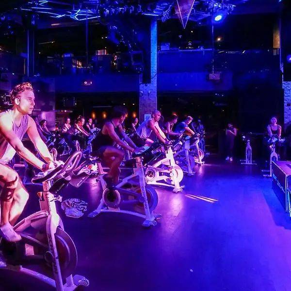 貿工部：夜店、KTV等娛樂場所仍舊無法營業，當局將給予援助