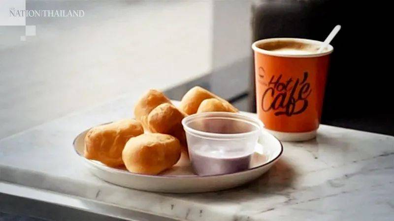 賣油條“續命”,老板直播cos,這是要集體轉行