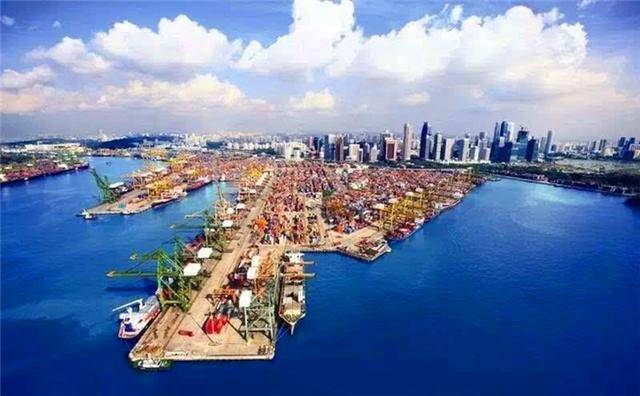经济总量超过马来西亚,同样的地理位置新加坡为什么这么厉害