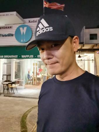 王沺裁坚决退出演艺圈 周游列国看石头