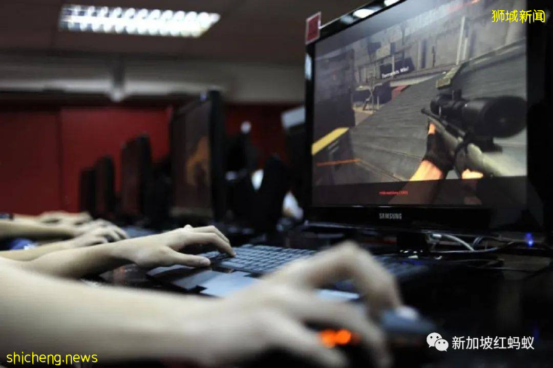 中国法定孩子每周只能玩网游三小时　新加坡父母：我国也应效仿