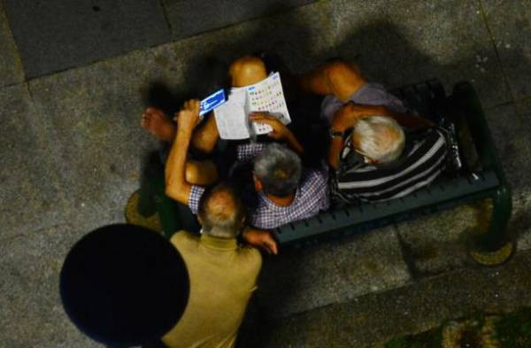 阿裕尼邻里变小马场 逾40人聚赌