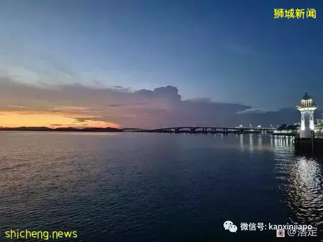 在新加坡看落霞云归，远眺柔佛海峡灯塔复明