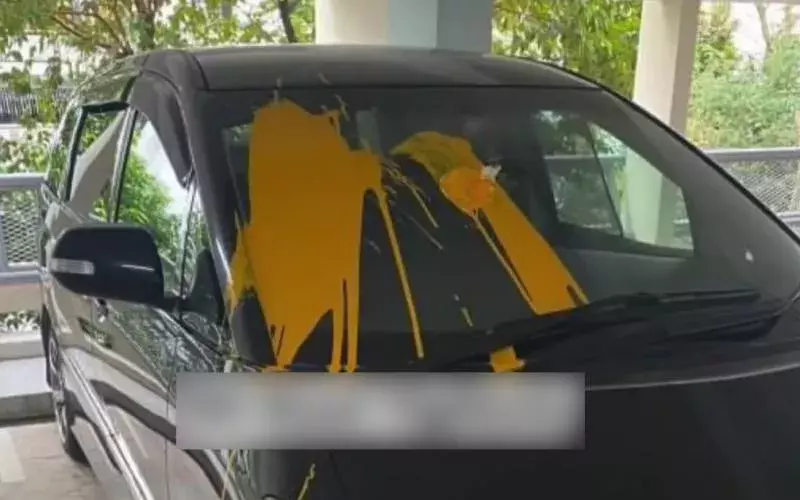 停車場內兩車被潑漆 車主報警
