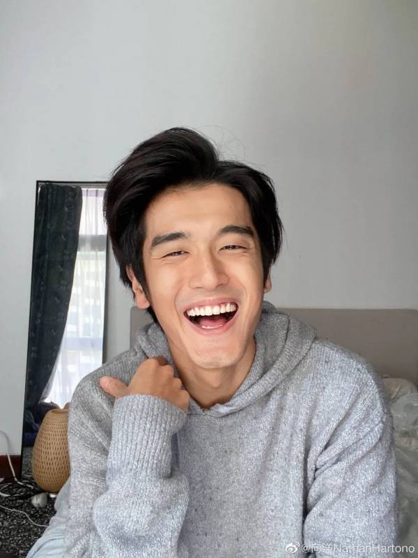 去哪里邂逅撞脸彭于晏,拜师周杰伦的坡国帅哥