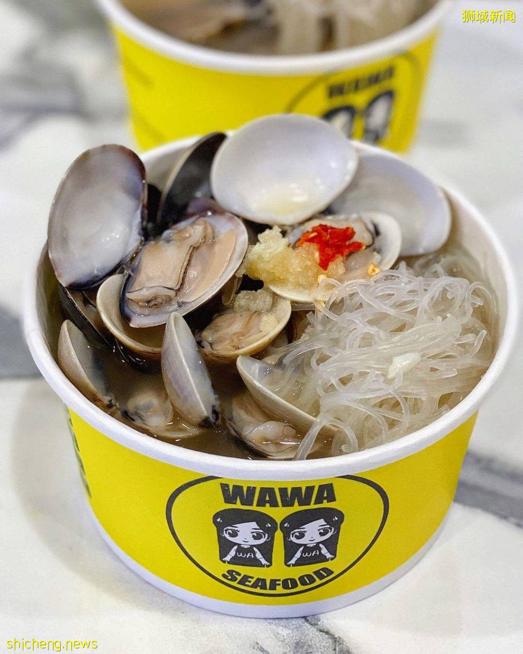 “娃娃啦啦米粉”现抓现煮!肉质鲜嫩无沙😋米酒汤+奶油酱+特制叁巴辣椒、快来嗦粉