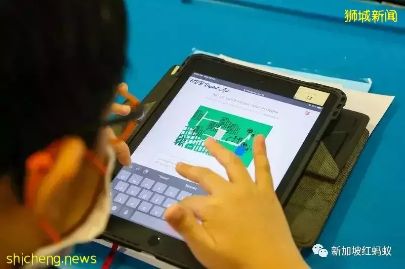 马国小学生书包重达6公斤被令“减重” 狮城小学生书包轻多了