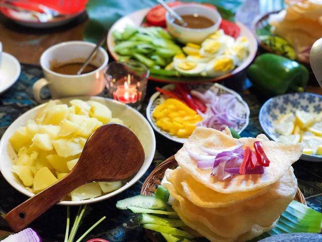 要不是在新加坡呆过,嗨哥绝对不知道有这个,娘惹菜了解一下