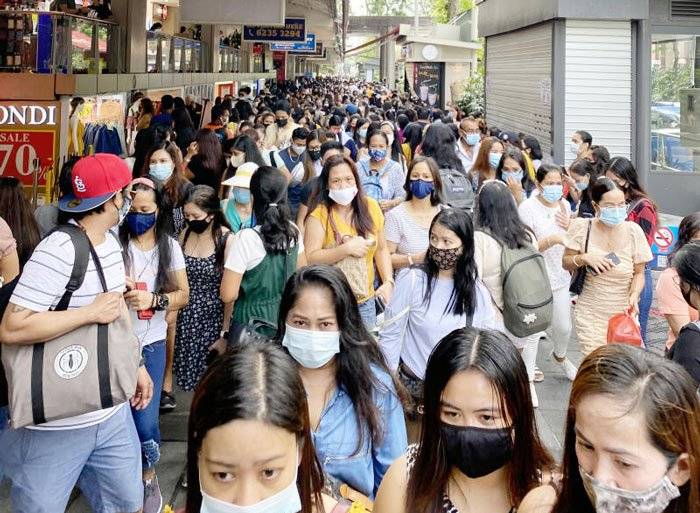 狮城女佣休假日 幸运商业中心被挤爆