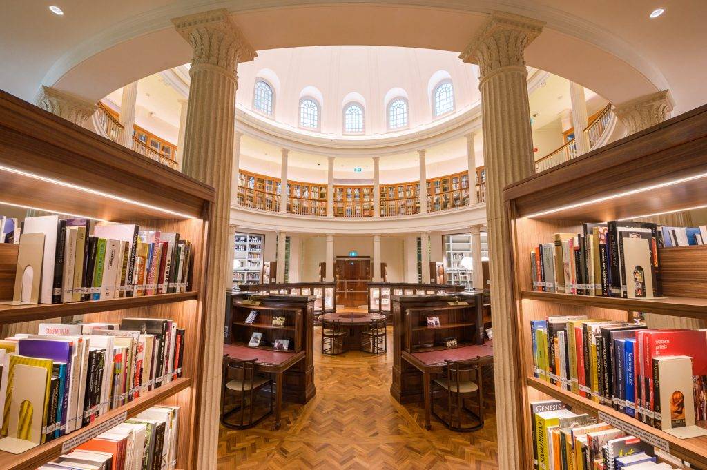 新加坡最美寶藏圖書館✨Rotunda Library & Archive羅馬宮殿風格、遨遊知識海洋📖免費開放