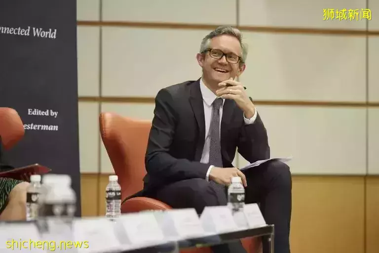 Mee siam and kopi siew dai? 走進NUS College首任院長