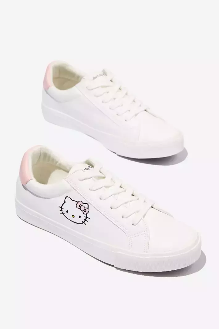 平价服饰Cotton On推出Hello Kitty合作系列,包括衣服、鞋子甚至还有穿戴甲片