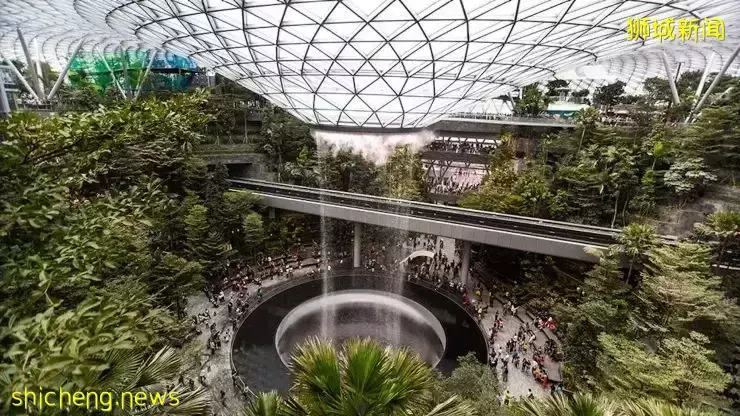 这位中国PR在新加坡买下一层楼!他们却放弃身份,从新加坡润回国