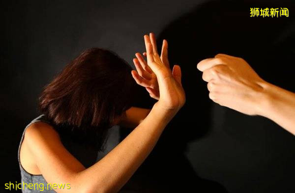 女友要当模特儿 提分手 遭恐怖情人暴打 咬胸 锁喉