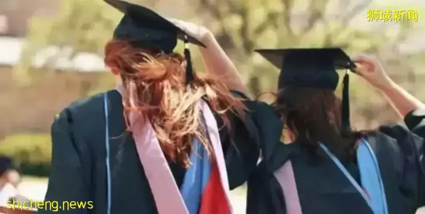 初中畢業,就可以去新加坡讀大學